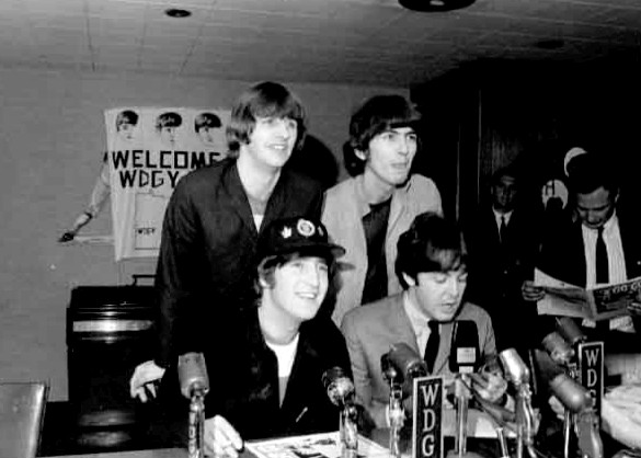파일:Beatles press conference 1965.jpg