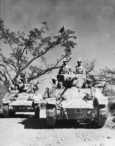 파일:Chinese troops on Stuart tanks Ledo road.jpg