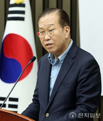 의총 발언하는 권영세.jpg