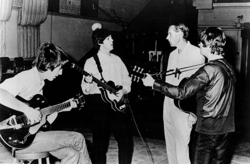파일:Beatles and George Martin in studio 1966.JPG