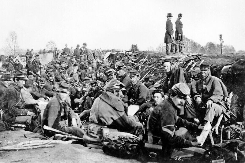 파일:Union soldiers entrenched along the west bank of the Rappahannock River at Fredericksburg, Virginia (111-B-157).jpg