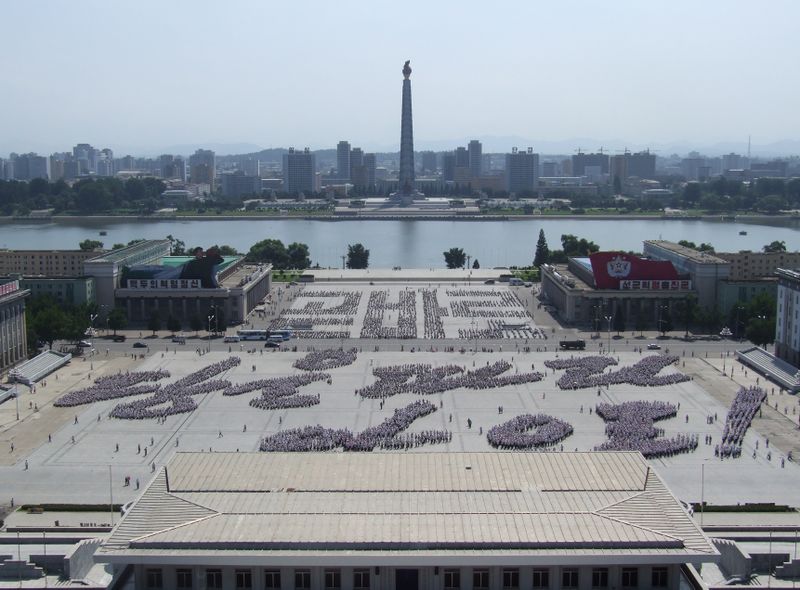 파일:Practising a torch march on Kim il-sung square 15.JPG