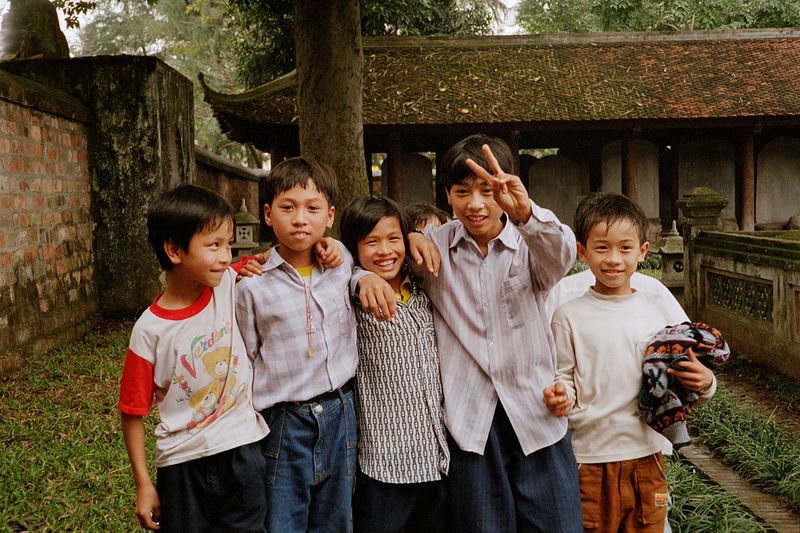 파일:Children Hanoi Vietnam.JPG